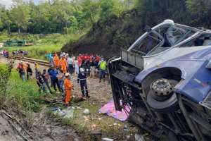 Menino de 10 anos vÃtima de acidente com ônibus de Alagoas em Minas deixa UTI  | Divulgação