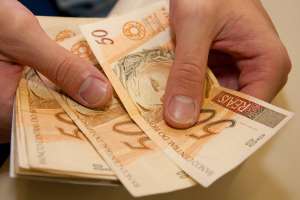 Salário mÃnimo de 2022 pode chegar a R$ 1.200 e ter a maior alta desde 2016 | Divulgação