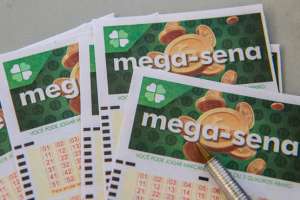 Mega-Sena acumula pela 9ª vez e prêmio vai a R$ 125 milhões | EDU GARCIA/R7