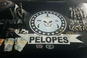 PM apreende duas armas e mais de dois quilos de drogas em Arapiraca | Divulgação - PM/AL