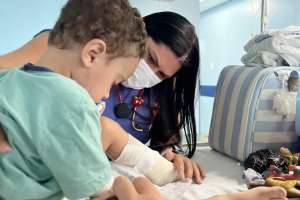 Criança de 2 anos, vÃtima da tragédia na Serra da Barriga, recebe alta  | Sesau