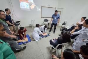 HEA capacita residentes em Curso Intensivo de Suporte à Vida | Assessoria